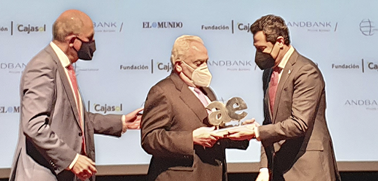 Manuel Contreras Ramos recibe el Premio a la Mejor Trayectoria Empresarial de Actualidad Económica